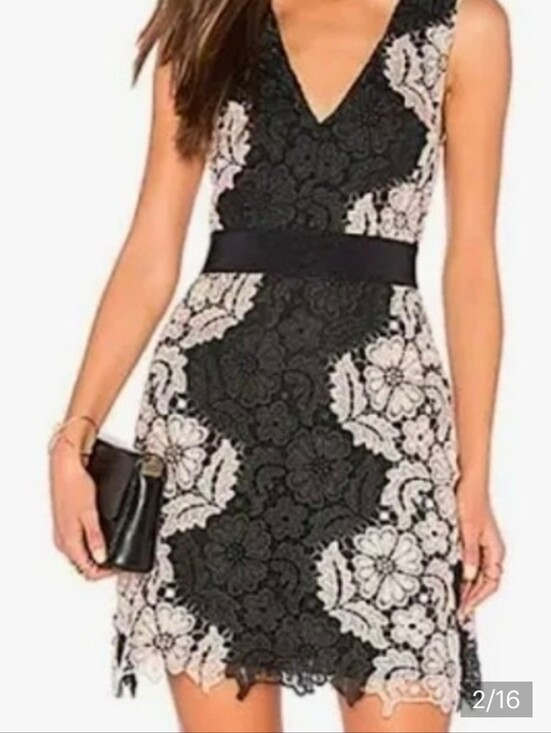 Alice + Olivia Dresses & Skirts - Alice + Olivia Black and White Floral Lace V-Neck Mini Dress Womens Size 6.